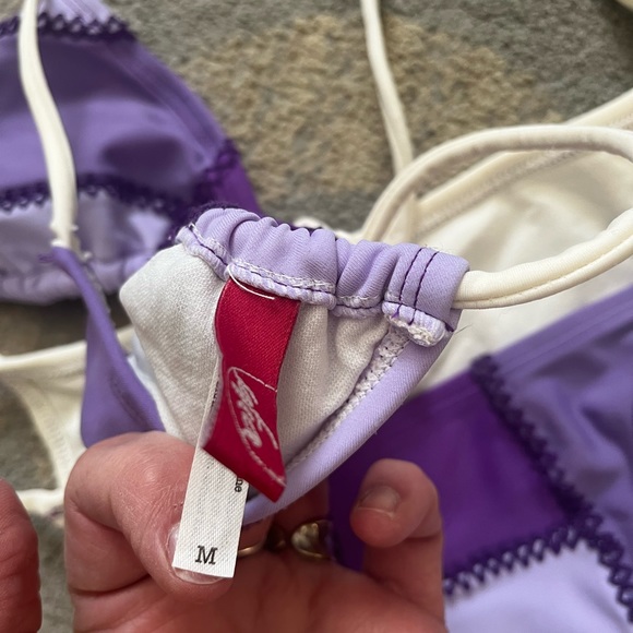 Two string bikinis - Picture 3 of 7